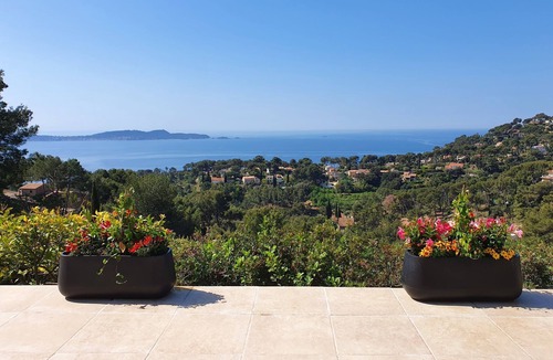Hyeres Villa | Villa in Hyères near Beach & Pool