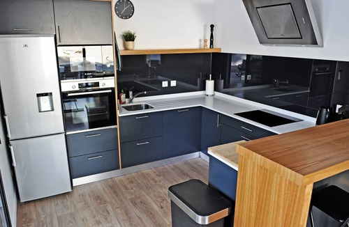 Meyrargues Villa | Villa-jacuzzi-1chb-jardin-10minsAixEnPce-QuartierChic
