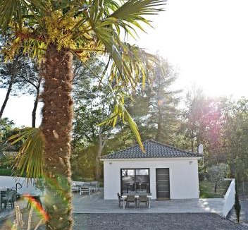 Meyrargues House | Villa-jacuzzi-1chb-jardin-10minsAixEnPce-QuartierChic