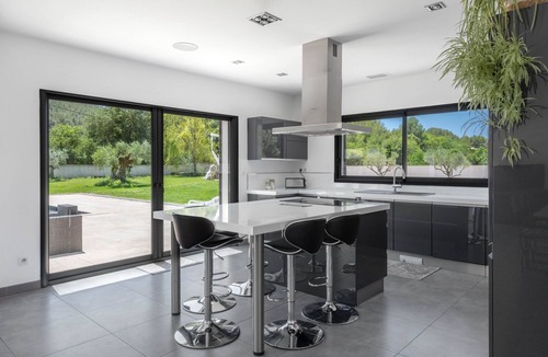 Cuges-les-Pins Villa | Villa Koï - Etoiles du Sud