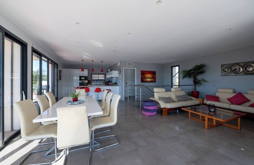Miramar House | Villa La Londe Les Maures Sleeps 14 Between HYERES and le LAVANDOU Swimming pool cha