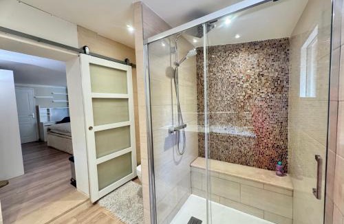 Cogolin Bed & Breakfast | Villa La Source 83 - Room Close to St Tropez