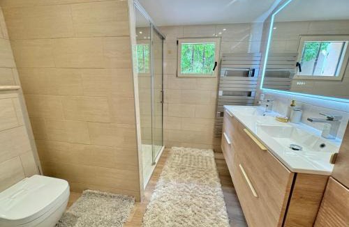 Cogolin Bed & Breakfast | Villa La Source 83 - Room Close to St Tropez