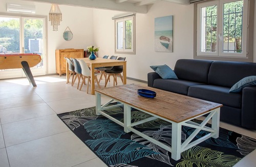 Cuers Villa | Villa 'Le Motu' with Private Pool, Wi-Fi and Air Conditioning