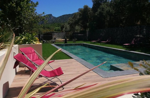 Oppede House | Villa "Les chênes" Luberon Maubec, large swimming pool.