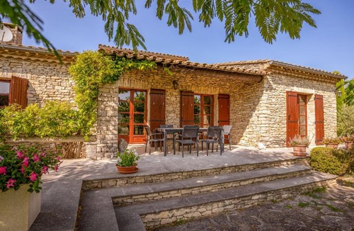 Gordes Villa | Villa Les Combettes by Interhome