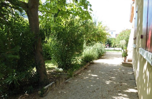 Morieres-les-Avignon House | Villa "Les Bambous" Garden, Terrace, Air-conditioned, Wifi, Parking.