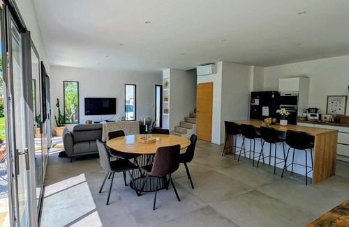 Chateauneuf-de-Gadagne Villa | Villa Lumineuse au Calme Avec Piscine, Patio. Tout Équipée pr 6pers