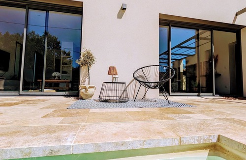 Chateauneuf-de-Gadagne Villa | Villa Lumineuse au Calme Avec Piscine, Patio. Tout Équipée pr 6pers