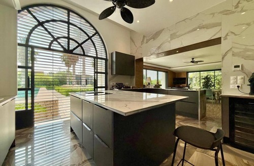 Aix-en-Provence Villa | Villa.luxury.for 16.swimming pool view palm groove