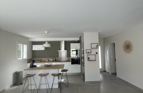 Alleins Villa | Villa Moderne Entre Luberon et les Baux