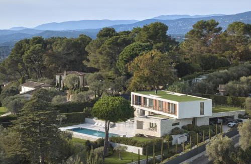 Mougins Cabin | Villa Nova