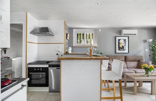 Cuers Apartment | Villa Nui - Comfortable apartment - Summer terrace and private parking.