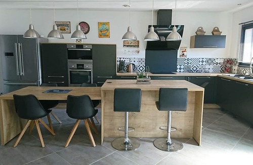 Ledenon Villa | Villa of happiness near Pont du Gard
