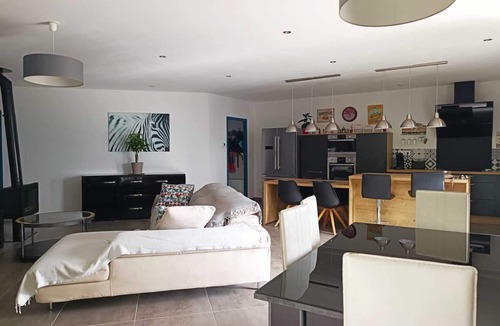 Ledenon Villa | Villa of happiness near Pont du Gard
