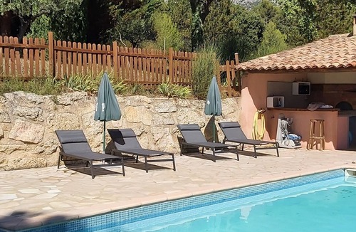 Bedoin Villa | Villa/Piscine. vue Pano Mont Ventoux & Carrière D'ocre . Au Coeur d'1 Pinède