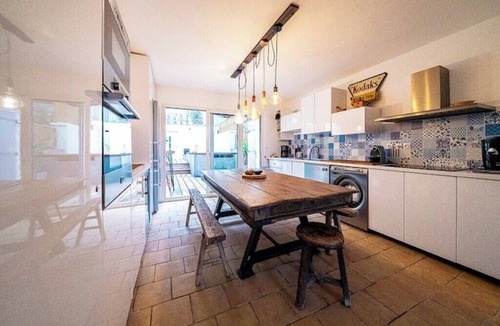 8th Arrondissement Villa | VILLA PITA, SWIMMING POOL IN THE HEART OF LES GOUDES.