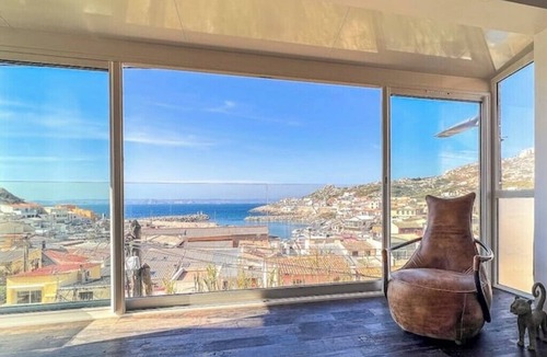 8th Arrondissement Villa | VILLA PITA, SWIMMING POOL IN THE HEART OF LES GOUDES.