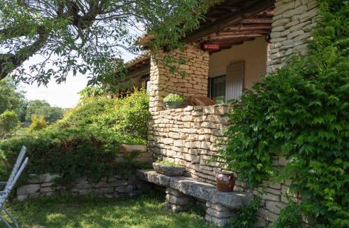 Cabrieres-d'Avignon Villa | VILLA PROVENCALE FACE AU LUBERON