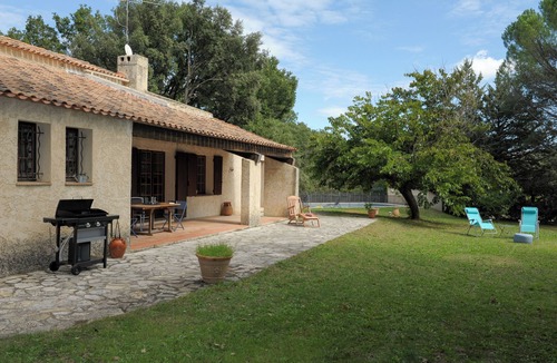 Jouques Villa | Villa Provence/Luberon. Pool. Garden 6,500 m2. Ideal for families (8 people)