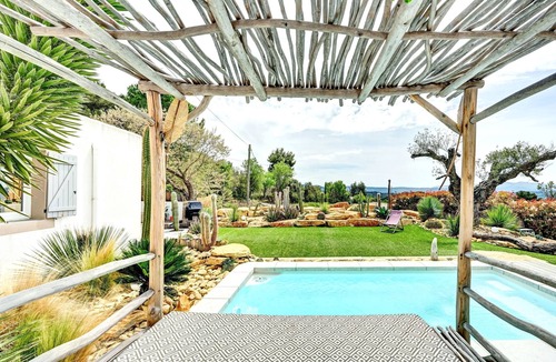 Roquevaire Villa | Villa Unique and exotic setting