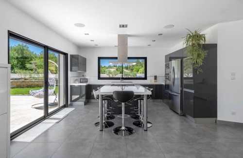 Cuges-les-Pins Villa | Villa with heated pool spa gym and cinema - by feelluxuryholidays