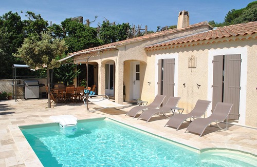 Rochefort-du-Gard Villa | VILLA WITH POOL IN THE HEART OF PROVENCE VILLAGE