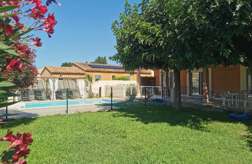 Vedene Villa | Villa with pool and garden in provence