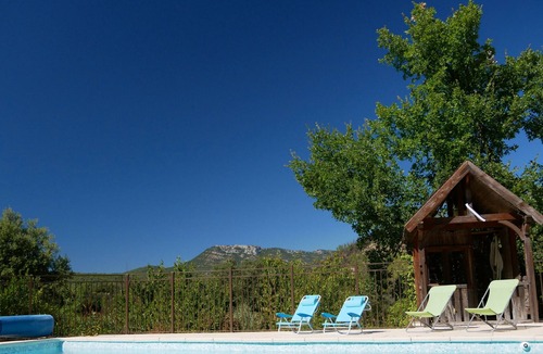 Correns Villa | Villa with pool terrace and garden nearby. beaches and Gorges du Verdon