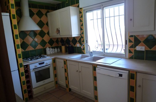 Velleron Villa | Villa with swimming pool in small provencal village near l'isle sur la sorgue
