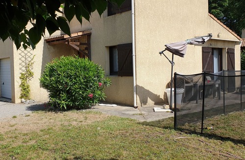 Vedene House | Villa with swimming pool sleeps 8 in provence