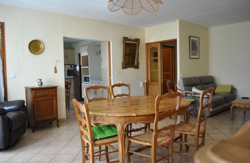 Entraigues-sur-la-Sorgue House | Village house with small garden