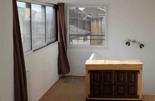 Cadenet Apartment | Village house - Luberon Natural Park