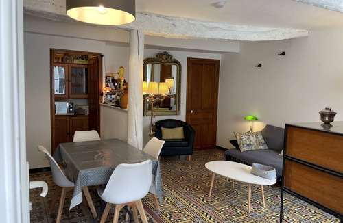 Grans House | Village house with 3 bedrooms, sleeps 6, in the heart of a Provencal village