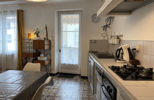Grans House | Village house with 3 bedrooms, sleeps 6, in the heart of a Provencal village