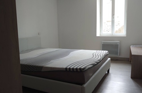 Caderousse House | Village house with air conditioning 57 m2 + courtyard with barbecue