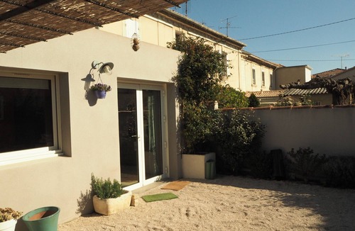 Rognonas House | Village house with nice exterior!