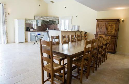 Montfrin Villa | Vineyard Villa in Montfrin