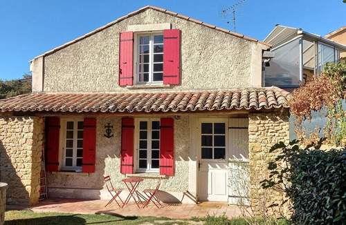Salon-de-Provence House | Visit the Provence during the late season
