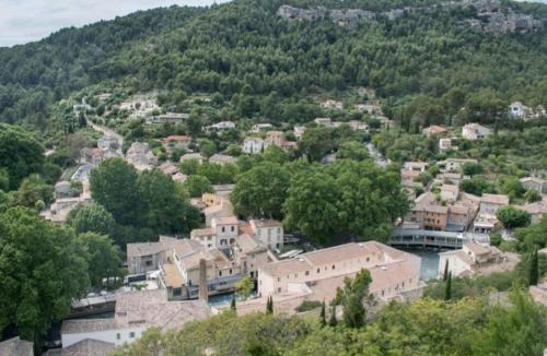 Fontaine-de-Vaucluse Apartment | Vue panoramique sur le château,montagne et grottes