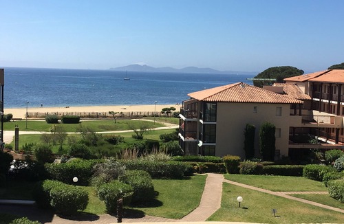 Miramar Apartment | Waterfront Studio Cabin with sea-view terrace and direct beach access