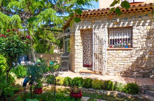 Venelles House | Welcome to this homey cottage with charming garden and swimming pool.