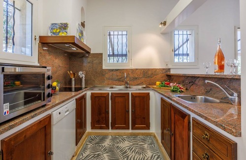 Saint-Hilaire-d'Ozilhan House | Wonderful private villa with WIFI, hot tub, private pool, A/C, TV, patio and panoramic view