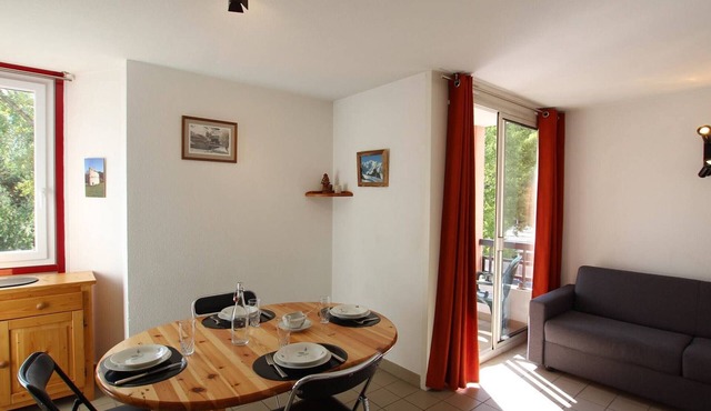 2 rooms, parking, south balcony, near cable car - Briançon