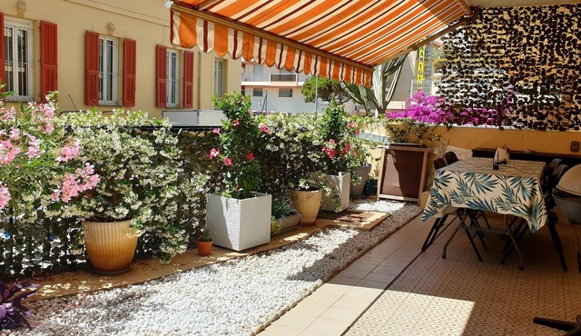80m² apartment with terrace near the center, ideal for families