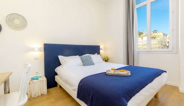 A2 Méditerranée-Apartment-Superior-Wet room-Harbour view