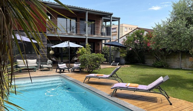 Architect House with Private pool, A/C & Parking