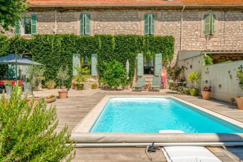 Aux Portes Des Alpilles