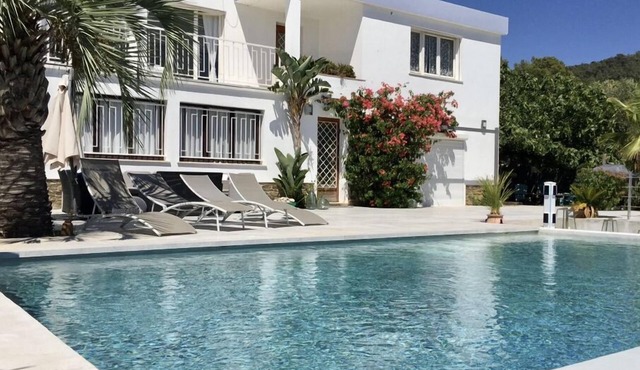 Californian style villa, 8 people, heated pool 5 min from the beach
