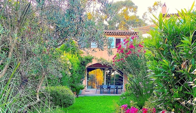 Charming House in the Private Golf Club of Saint-Tropez – Up to 8 Guests